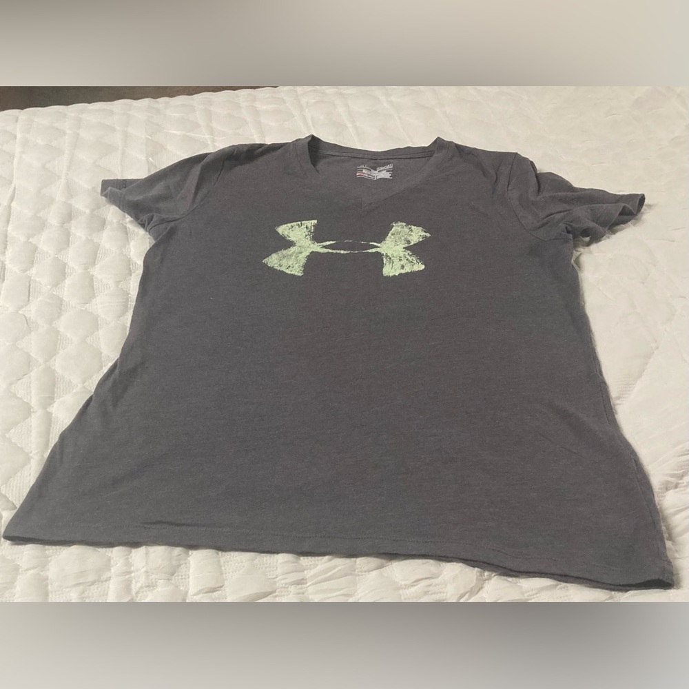 Under Armour Women’s Gray T-Shirt